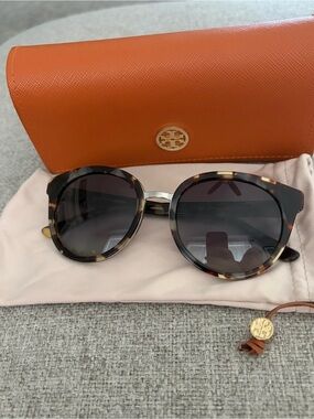 Tory Burch Women's Round Sunglasses - Brown Gradient Lenses